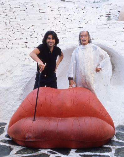 Oscar Tusquets Blanca Salvador Dali and Dalilips sofa 1974 Oscar Tusquets Blanca courtesy Room One