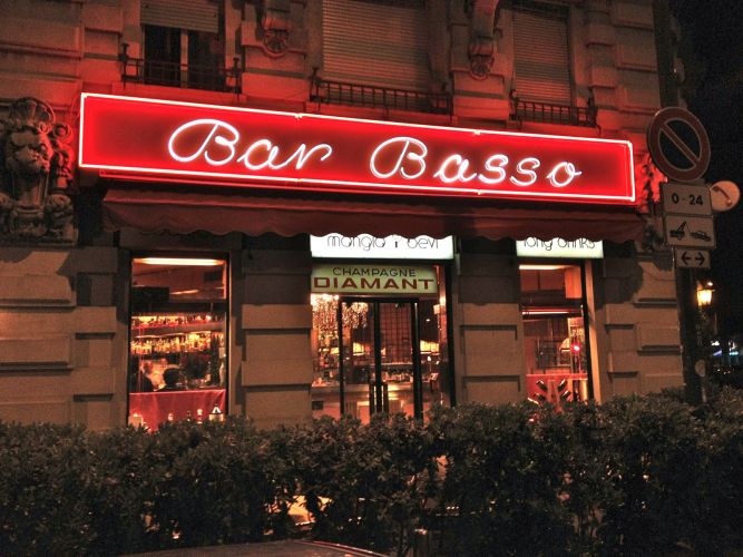 bar+basso+milan+exterior