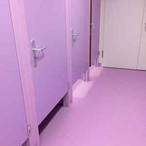 WOTH couldn't agree more! Self proclaimed color of the year; Lilac! 
Via @staringbackatmeaccessories .
.
.
.
.
#lilac 
#newcolor 
#2018 
#toilet 
#itellyou 
#concerthall 
#tivolivredenburg 
#jewellery
#design 
#brooches 
#staringbackatmeaccessories