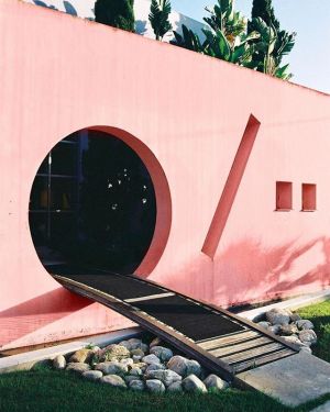 We are just very much in favour of cirkel shapes. ; ) 
Via @clementevb
Building with a round entrance. .
.
#woth #wonderful #wonderfulthings #dutch #dutchdesign #independentmagazine #designmagazine #people #places #things #creatives #creativeindustry .
#m