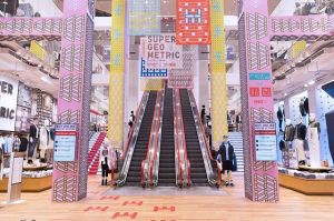 From our current issue No8 — all about Japan, the wonderful portfolio of the lovely @sigridcalon. Here her take on the New York branch of Japanese @uniqlo 
#japan #nippon #japonism #No8 #issueno8
#woth #wonderful #wonderfulthings #dutch #dutchdesign #inde