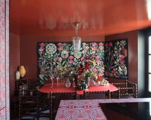 The wonderful house of @pierremariepm in Paris. Lots of flowers and shiney red ceilings. From our WOTH issue No8 about Japonism - in stores now, or buy online -link in the bio. 
#japan #nippon #japonism #No8 #issueno8
#woth #wonderful #wonderfulthings #du