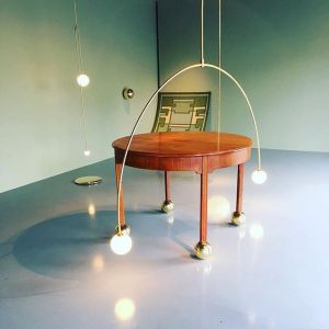 One of our favourite designers @michaelanastassiades made a wonderful show for @danskmobelkunst in Paris (2016) combining original Danish pieces in an extordinairy environment. - I tried to create a liquid space - 
We have it from a reliable source that h