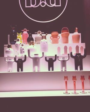 Hands UP for all the wonderful projects at @bdbarcelonadesign with @oscartusquets sorry I missed you @jordi.arnau 
#salone #salonedelmobile #milandesingweek #interni #milan
#woth #wonderful #wonderfulthings #wothson #specialissue #milanissue #forsalenow #