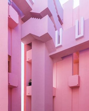 We are very near this beautiful 80’s project but unfortunately it is not open to the public. Damn. #murallaroja #calpe #ricardobofill 