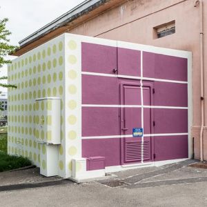 ALPHABET, BOLD & TRIANGLE
In the late 1980s, a city library in the north of France rediscovered thousands of Belle Époque posters. This cultural heritage gave rise to the annual International Poster Competition in Chaumont. This year, @raw_color_  from Ei