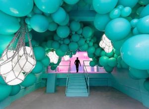 A green world. "CDH x Geronimo" is an immersive light installation between bespoke lighting creators @camerondesignhouse and balloon artist Jihan Zencirli aka @Geronimo. See the installation @ldndesignfair 