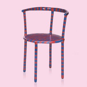 Looking back at the work of @maarten.baas since the start of his career in 2002 is something of a shortcut, considering the predicted longevity of some of his designs.

Merry is a get together with @bertjanpot, this striped little chair that may represent