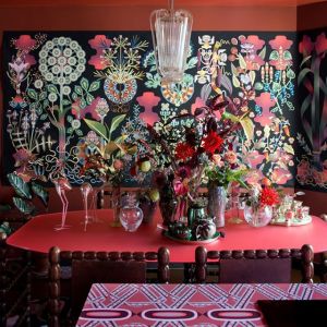 French illustrator and graphic designer Pierre Marie Agin (36) comes from the fashion industry. He designed incredibly beautiful patterns for, among others, Hermès, Agnes B, but also for the brand Dyptique. He entered the world of interior design when he 