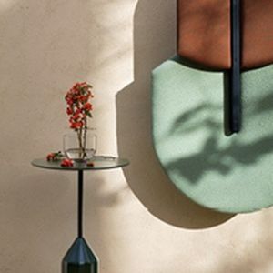 The Beauty of Less

Metal dark green end table: Burin by @patricieurquiola for Viccarbe. The small glass vase is the Ikebana small, by @jaimehayon for Fritz Hansen. The sound-absorbing wall panel in Celadon and tobacco colours is Beetle, by Mut Design for