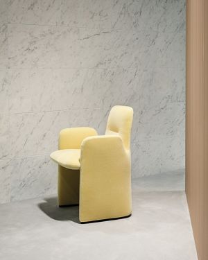 In the middle of the Italian city of Inverigo the Dane David Thulstrup @studiodavidthulstrup was allowed to decorate four glass cubes in the showroom of @poliform. He created four visions of lucide modern minimalism in uplifting pastels and bright blue. S