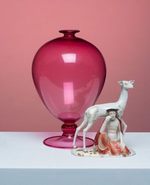 Pronkjewails — as in beautiful, nice something to show of with... is a fantastic exhibition in Dutch @groningermuseum curated by John Veldkamp and also featured in our lovely bold coloured RGB issue No14 - stil on sale or buy online (Link in the bio) ⠀
pi