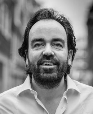 In each issue we feature 5 promising, inspiring, vibrant individuals. People from within the creative industries that talk to us about their work, motivations, struggles and victories. ⠀
We just love a good conversation and like to share them with you, ho