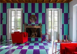 On the cover of our colourfull No14 issue is the lovely house of artistic couple Seán and Dalila. Filled to the brim with colour, bold wall decorations and beautiful furniture, this was the perfect house for our RGB cover. A house like a piece of art!⠀
WO
